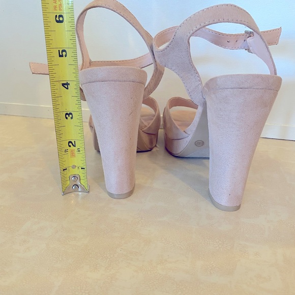 Chinese Laundry Women's Always Heeled nude beige chunky Sandal  6.5 - Picture 3 of 4